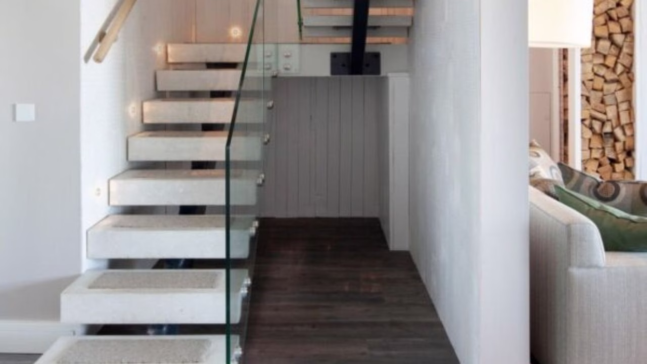 Dog legged Staircase – Design, Features and Advantages